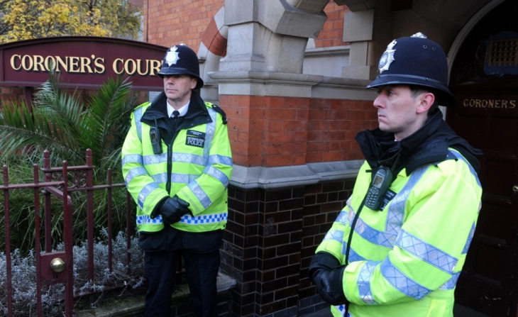 Десет лица се хоспитализирани од кои девет се во критична состојба по напад со нож во Велика Британија