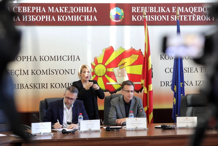 ДИК им ги одзеде акредитациите на осуммина домашни набљудувачи поради агитирање пред гласачко место