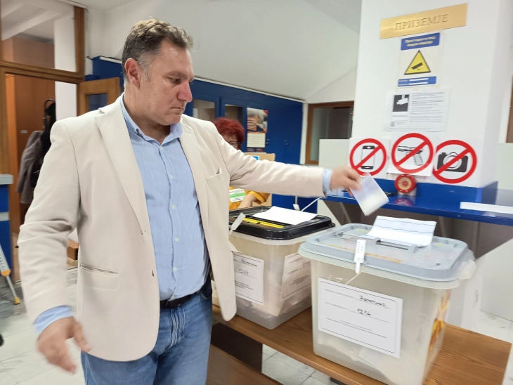 Мантев се заблагодари на поддршката и честита на Нацева за изборот за градоначалник на Неготино 