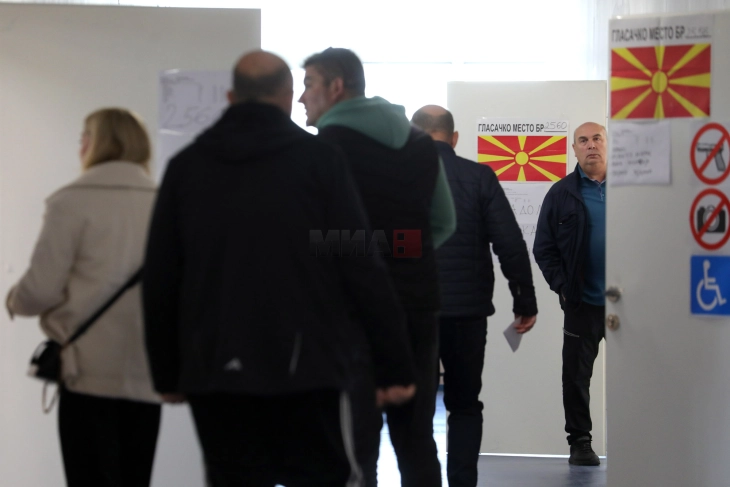VMRO-DPMNE ka 55 kryetarë komunash, VLEN 9, LSDM 6, AKI 4, ndërsa ZNAM dhe UR nga 1 dhe një komunë do të udhëhiqet nga kandidat i pavarur (KRRGJ)