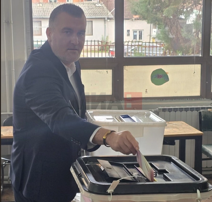 Imeri i falenderon dibranët për mbështetjen e dhënë dhe i uroi Melës zgjedhjen për kryetar të komunës