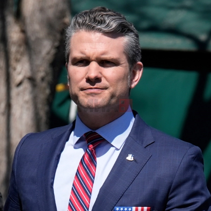 Shefi i Pentagonit vizitoi kufirin mes Koresë së Veriut dhe të Jugut