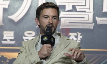 Џонатан Бејли прогласен за „Најсексипилен маж на денешнината“ за 2025 година