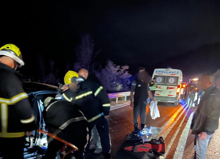 Две лица загинаа а три се повредени во сообраќајна несреќа на патот Прилеп-Росоман, сообраќајот се одвива по една коловозна лента