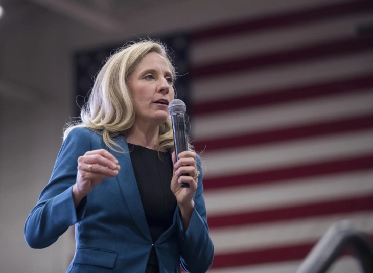 Демократката Абигејл Спанбергер победи на историските избори за гувернер на Вирџинија