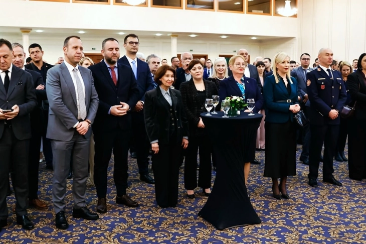 Siljanovska Davkova: Miqësia maqedono-hungareze bazohet në lidhje të fuqishme ekonomike, programe kulturore dhe akademike