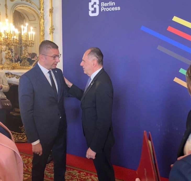 Zëdhënësja e MPJ-së greke: Gerapetritis dhe Mickoski në takimin në Londër folën për klimën mjaft të mirë në marrëdhëniet bilaterale