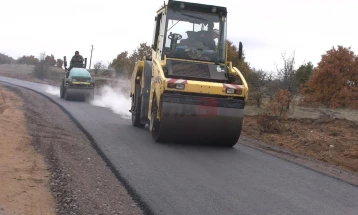 Се асфалтира дел од патот меѓу штипските села Почивало-Кошево
