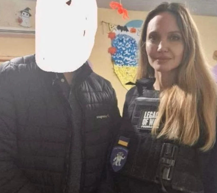 Анџелина Џоли во ненадејна посета на Херсон