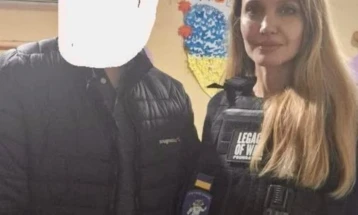 Анџелина Џоли во ненадејна посета на Херсон