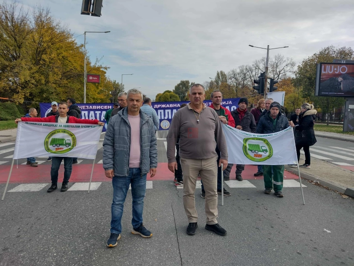 Вработените од „Паркови и зеленило“ продолжуваат со протести, ништо од исплатата на септемвриската плата