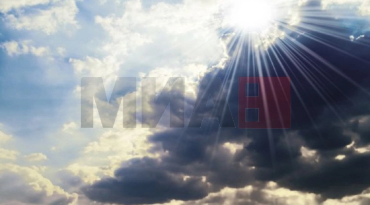 Weather: Clouds and sunshine; high 17°C