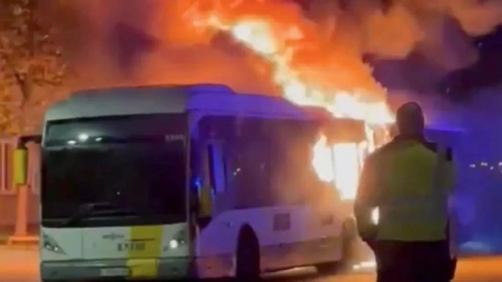 Është djegur një autobus me tifozë të 