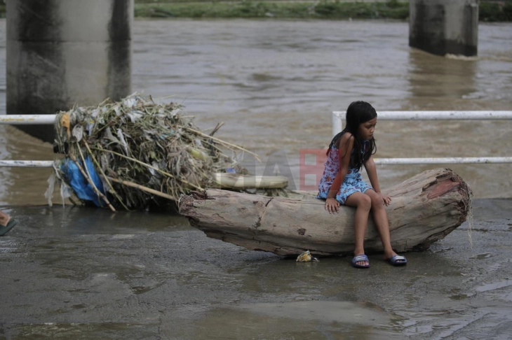 Filipinet shpallën gjendje të jashtëzakonshme pas tajfunit Kalmajgi