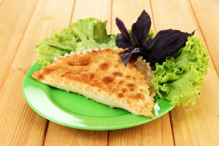 Lulelakër me dy djathëra