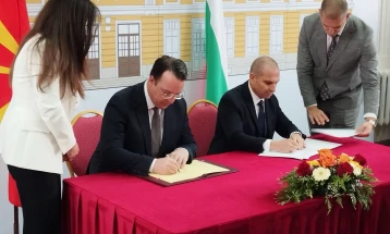 Nikoloski and Karadjov sign agreement on Corridor VIII cross-border railway tunnel