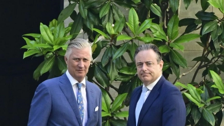 Де Вевер на средба со кралот Филип за ќорсокакот околу белгискиот буџет 