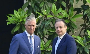 Де Вевер на средба со кралот Филип за ќорсокакот околу белгискиот буџет 