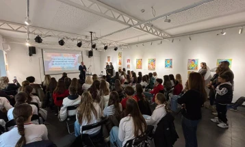 Герасимовски додели 82 стипендии до 3.500 денари месечно на најдобрите ученици