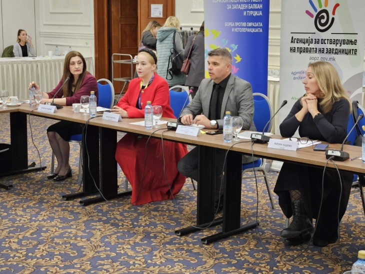 Ромските ученици најчести жртви на онлајн булинг, алармантни случаи на насилство и оружје во училишните ранци