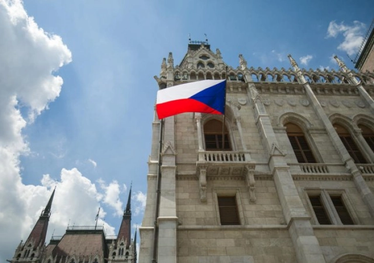 Czech government steps down after poll defeat