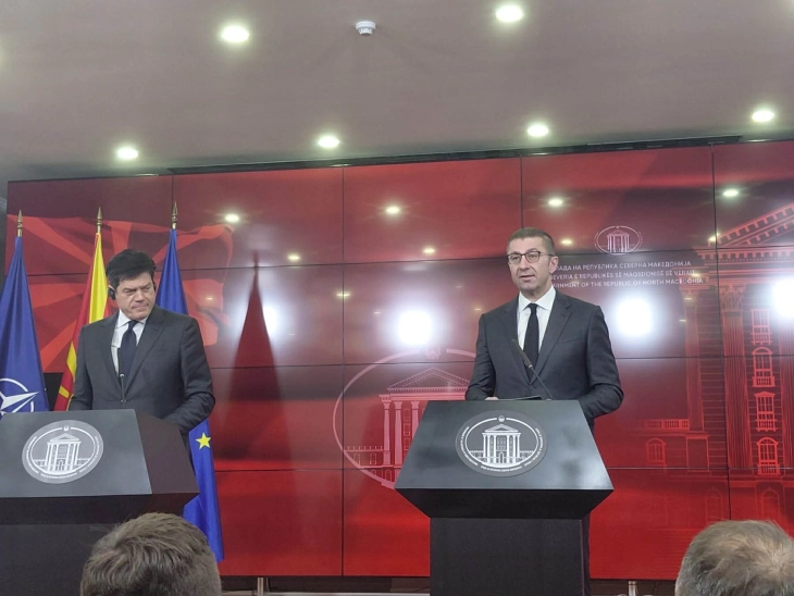 Заедничка прес - конференција на премиерот Мицкоски и евроамбасадорот Рокас (во живо)