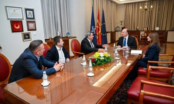 Takim pune i kryetarit Gashi me rektorin Bekim Fetaji