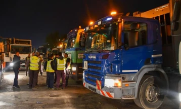 (Foto) Filloi aksioni për pastrimin e Shkupit brenda 72 orëve