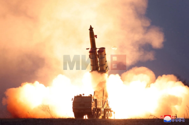 Koreja e Veriut sërish lëshon raketë balistike