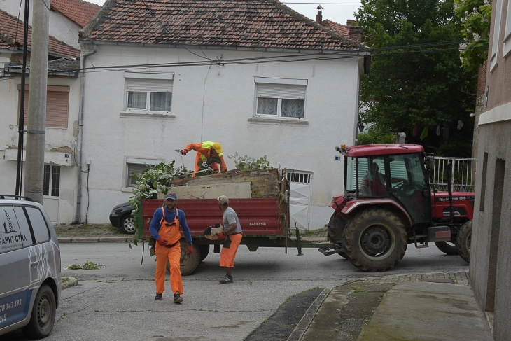 Викендов струмичкото комунално претпријатие почнува со рачно и машинско чистење на улиците во Струмица