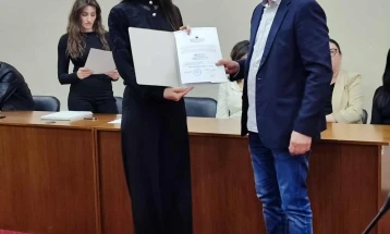 Ndahen certifikatat për këshilltarët në Këshillin e komunës së Strugës