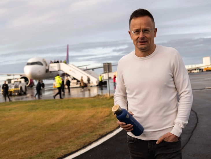 Сијарто: Унгарија подготвува договор со американска компанија за изградба на вселенска станица