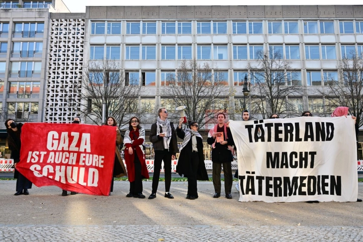 Пропалестински активисти упаднаа во зградата на ЗДФ во Берлин