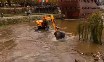 Ѓорѓиевски: Се чисти кејот на Вардар, се поставуваат украсни канделабри на плоштадот ,,Македонија“