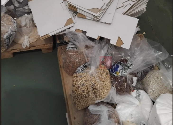 Fruta arrore dhe erëza me një deri dy vjet afat të skaduar, AUV konfiskoi dhe asgjësoi pothuajse 37 ton ushqim javën e kaluar