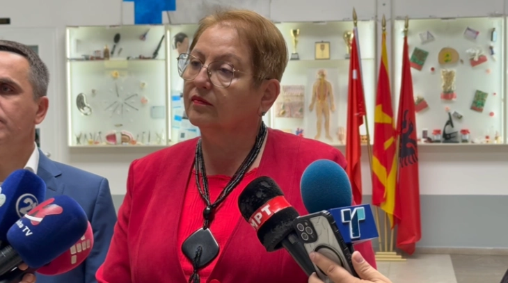 Јаневска: Учебниците се решен проблем, има систем и следната година нема да „прогледуваме низ прсти“