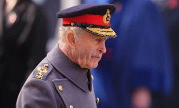 Кралот Чарлс Трети ја предводеше церемонијата за сеќавањето на загинатите во војни