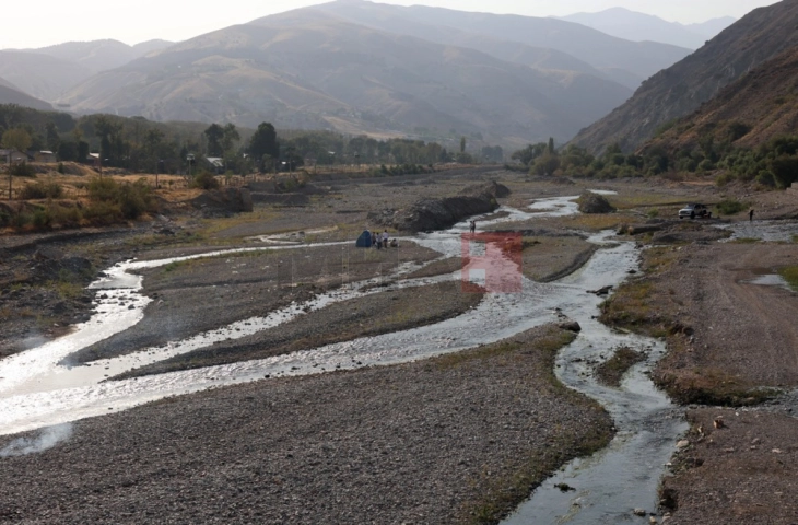 Irani paralajmëron se rezervuarët e ujit po thahen, evakuim i mundshëm i Teheranit