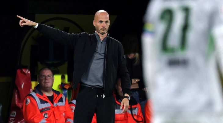 Волфсбург го отпушти тренерот Симонис