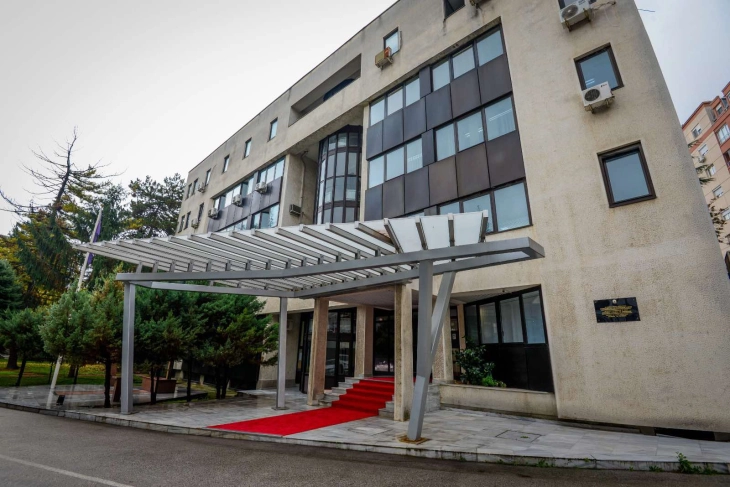 МВР: Граѓаните да бидат внимателни и да не отвораат лажни електронски пораки во име на директорот на БЈБ