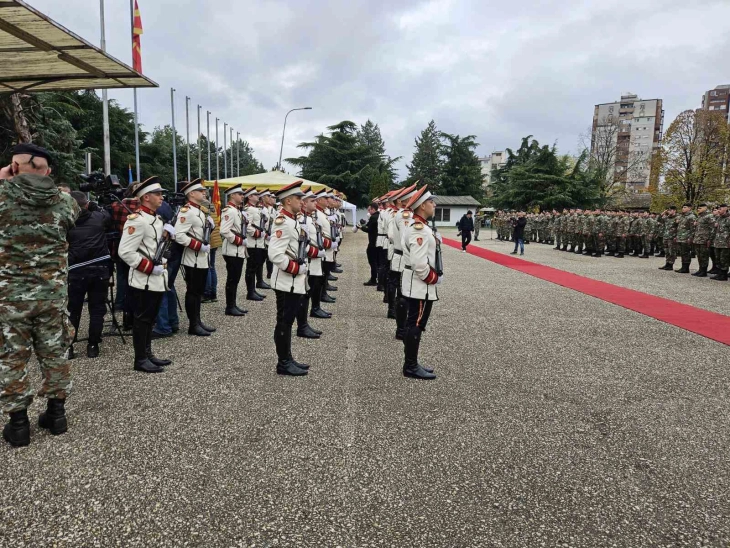 Tridhjetë e një kadetë dhe 28 praktikantë dhanë betimin në Akademinë ushtarake