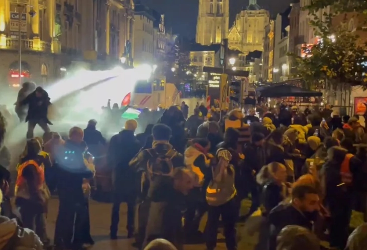 Неколкумина уапсени при судири меѓу полицијата и пропалестински демонстранти во Антверпен 