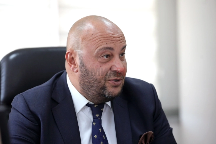 Kostadinovski: Nëse Kuvendi nuk reagon, Gjykata Kushtetuese do të vendos për ndryshimet në KP në dhjetor, Ligji për përdorimin  e gjuhëve në rend dite më së voni deri në shkurt