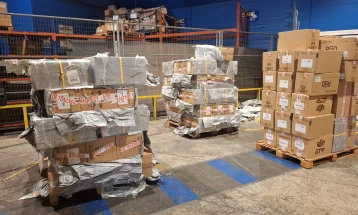 На аеродромот во Атина запленети над 1,6 милиони парчиња цигари