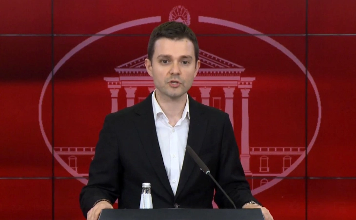 Прес-конференција на министерот Муцунски и потпретседателот на ЕИБ Де Грот (во живо)