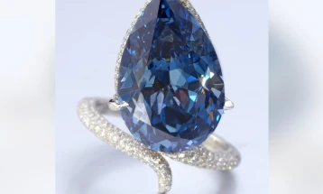 Дијамантот „Мелон блу“ продаден за 21 милион евра на аукција