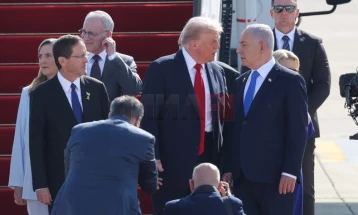 Trampi në letrën dërguar presidentit izraelit Hercog kërkon ta falë kryeministrin Netanjahu