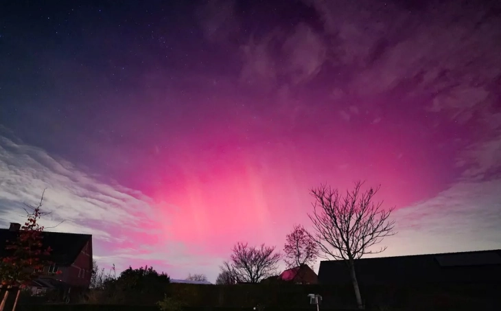 Поларна светлина на небото над северна Белгија и Холандија 