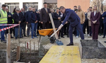 Filloi ndërtimi i sallës së re sportive në SHF “Bllazhe Koneski” në komunën e Aerodromit