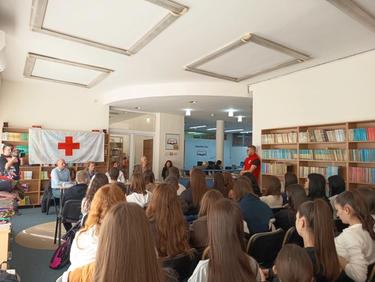 Во Кавадарци панел дискусија на тема „Болести на зависност, причини и последици, алкохолизам, наркоманија, пушење“